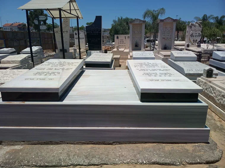 החלפת בתי נר למצבה – מצבה מהקטלוג של מצבות רעננה